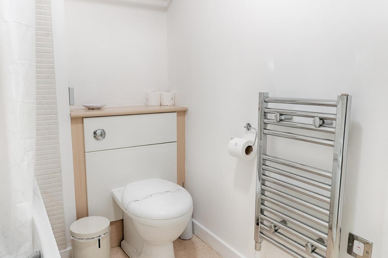 Апартаменты Parking, Balcony, Fully Equipped Kitchen Суонси Экстерьер фото