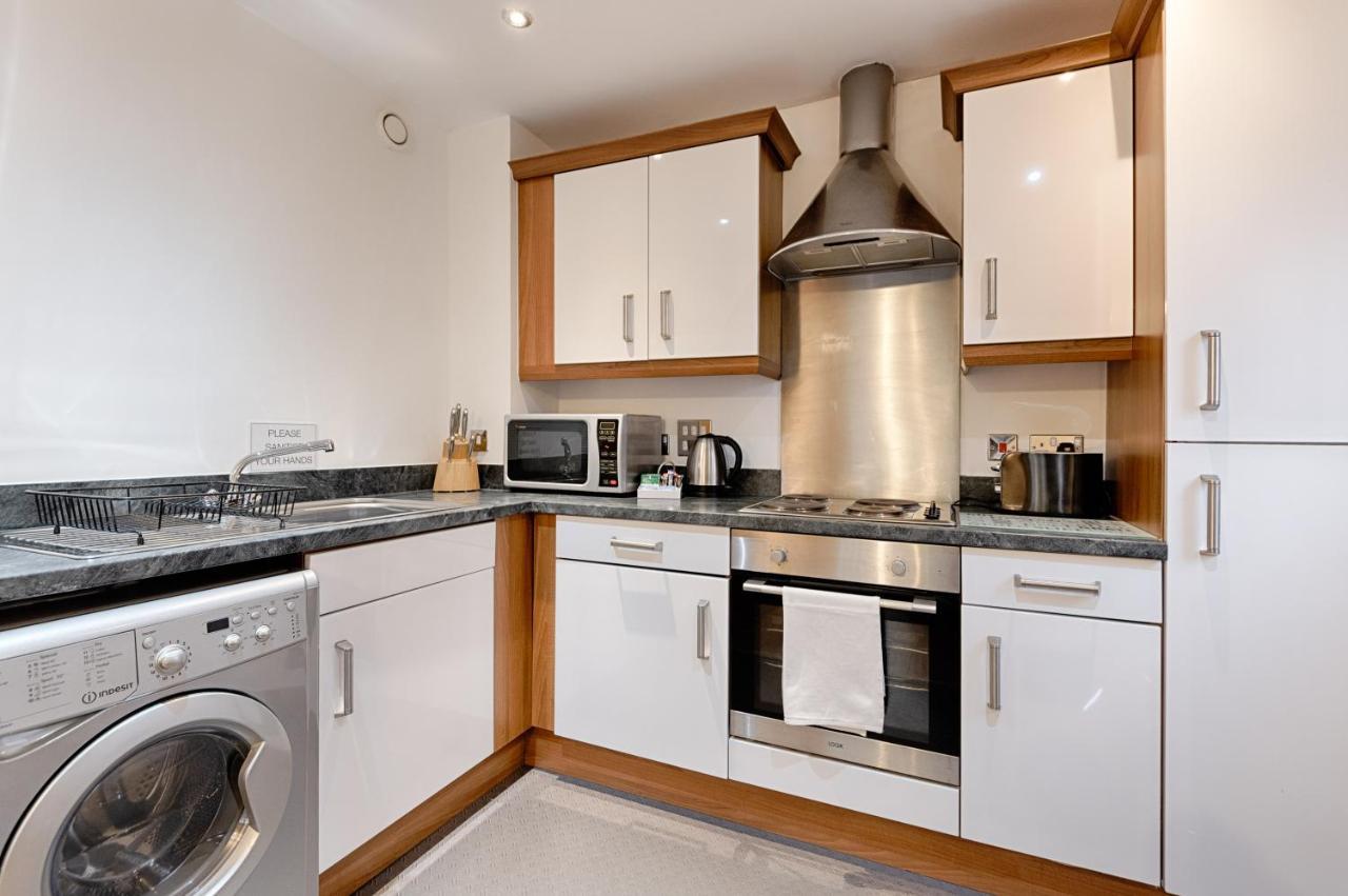 Апартаменты Parking, Balcony, Fully Equipped Kitchen Суонси Экстерьер фото