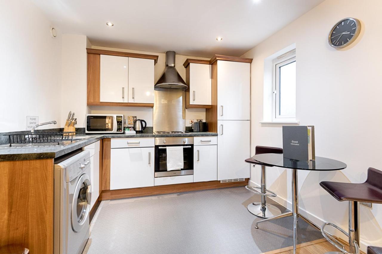 Апартаменты Parking, Balcony, Fully Equipped Kitchen Суонси Экстерьер фото