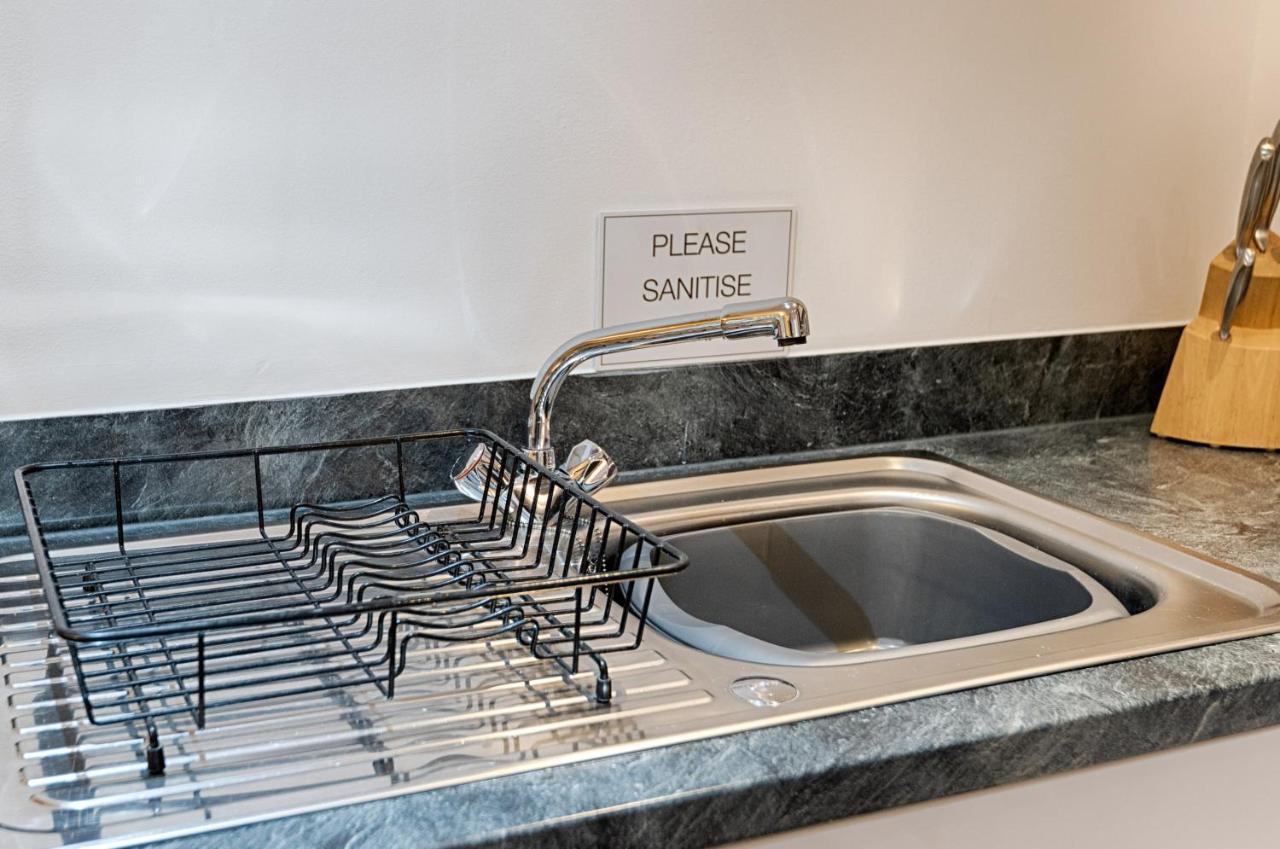 Апартаменты Parking, Balcony, Fully Equipped Kitchen Суонси Экстерьер фото