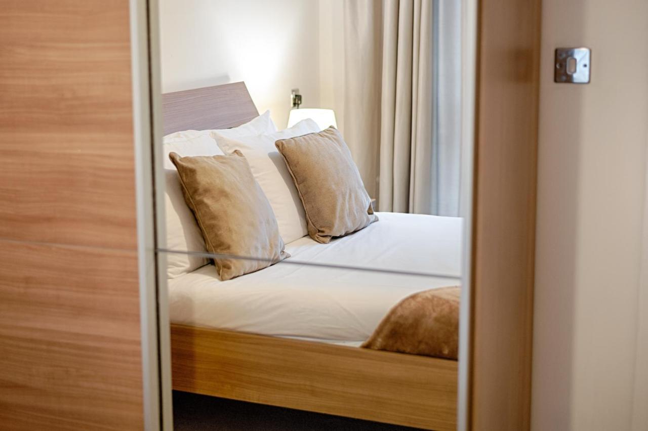 Апартаменты Parking, Balcony, Fully Equipped Kitchen Суонси Экстерьер фото