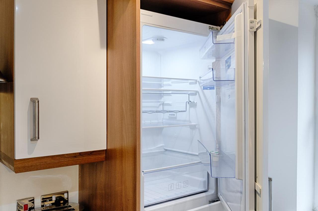 Апартаменты Parking, Balcony, Fully Equipped Kitchen Суонси Экстерьер фото