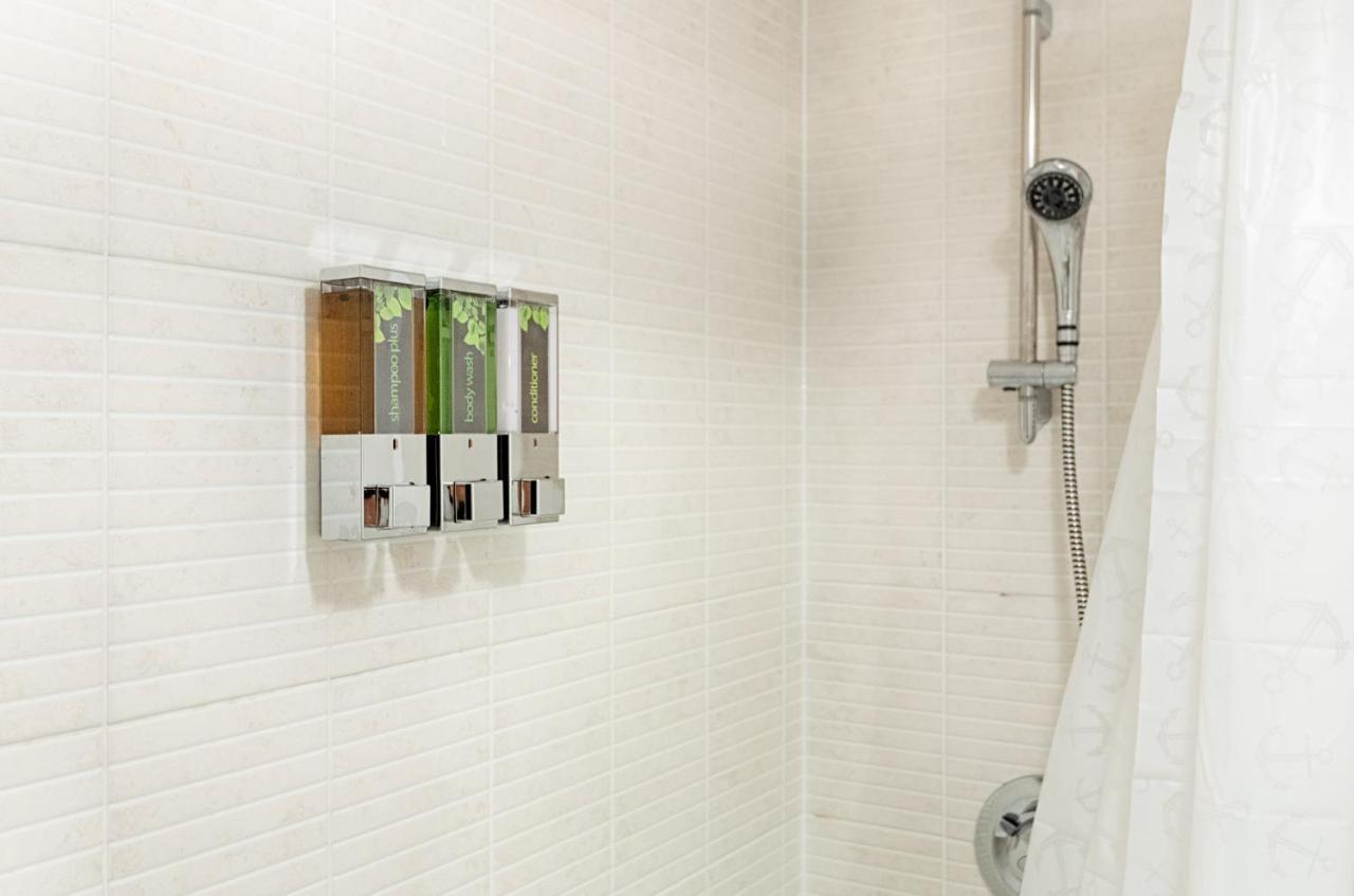 Апартаменты Parking, Balcony, Fully Equipped Kitchen Суонси Экстерьер фото