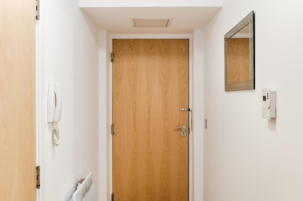 Апартаменты Parking, Balcony, Fully Equipped Kitchen Суонси Экстерьер фото